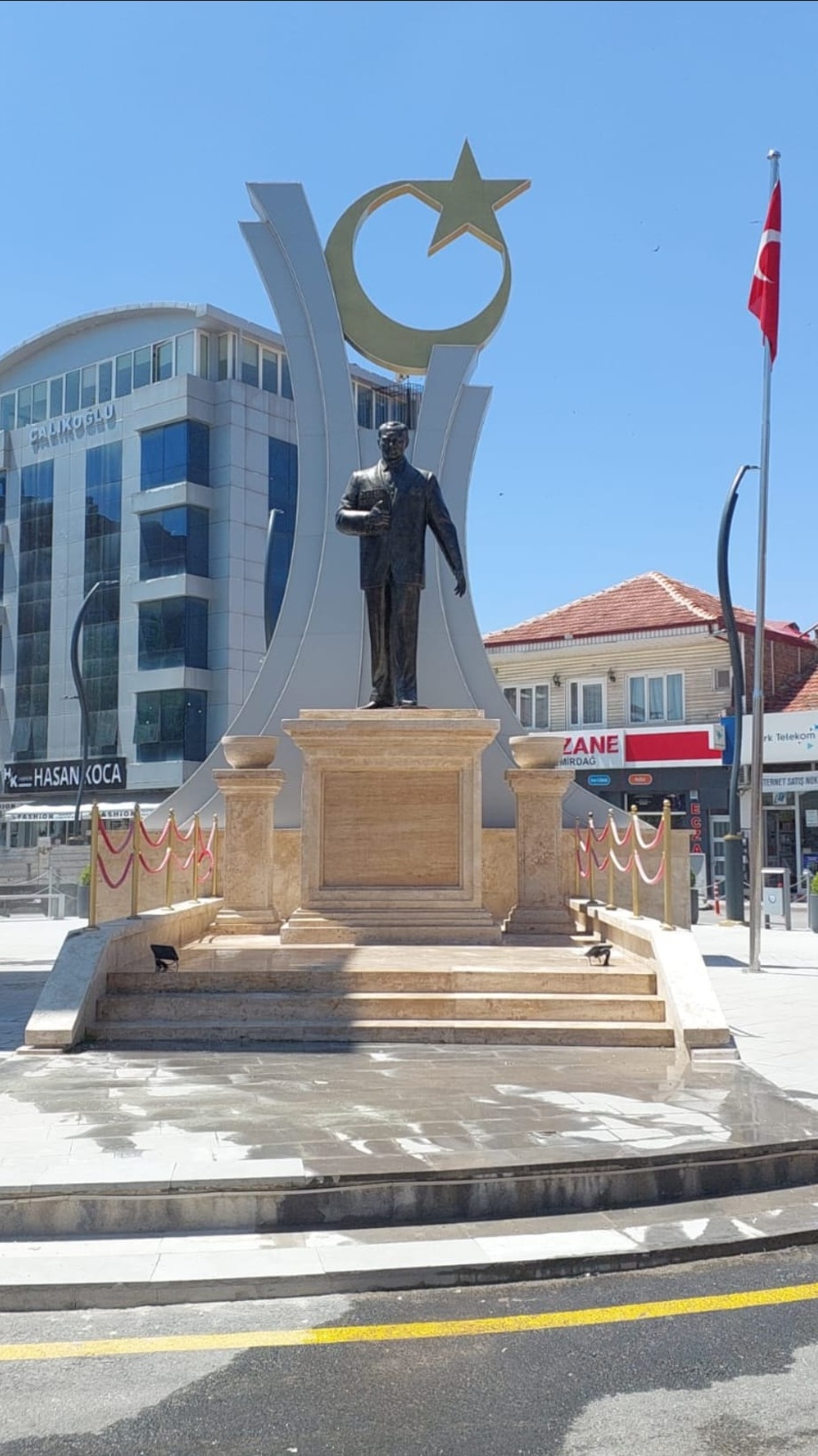 Anıt - Emirdağ Atatürk Anıtı 3